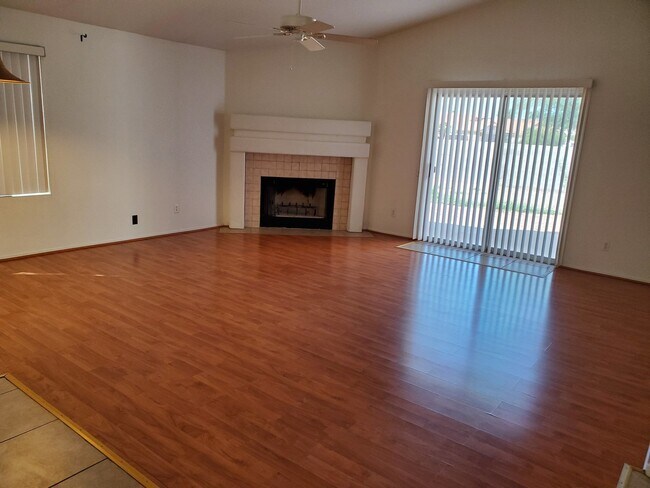 Building Photo - 510 W Sereno Dr