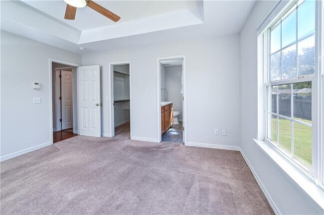 Building Photo - 1005 Zachary Dr