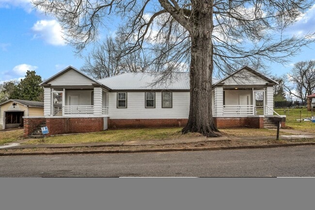 Primary Photo - Updated 2-Bedroom Duplex – $800/month | Ta...