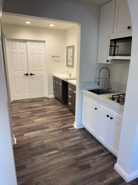 Building Photo - 9140 Crebs Ave