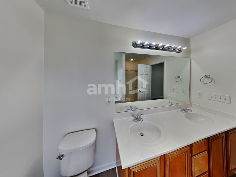 Building Photo - 4063 Locerbie Cir