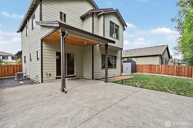 Building Photo - 348 Partlon St