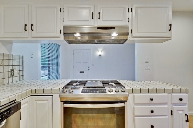 Building Photo - Welcome Home!!! - Great Location, Near Val...