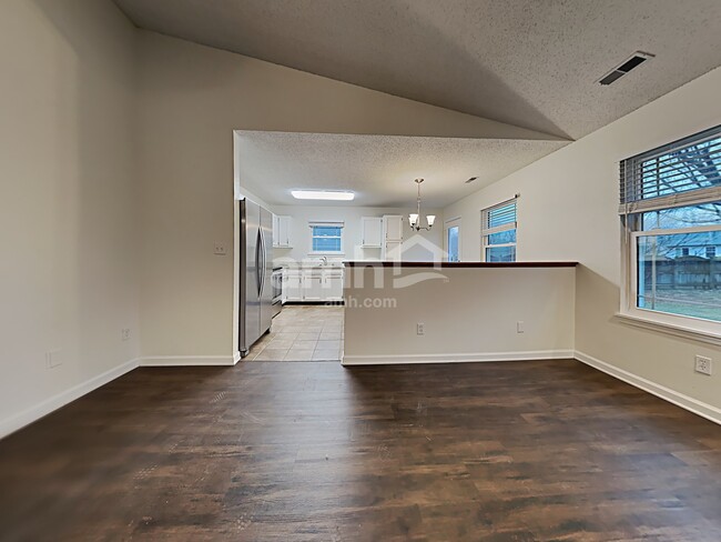 Building Photo - 528 Woodfield Cir