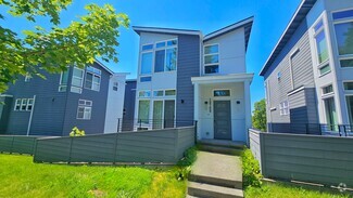 Building Photo - 3 Bed 3.5 Bath Townhome in the Heart of Do...