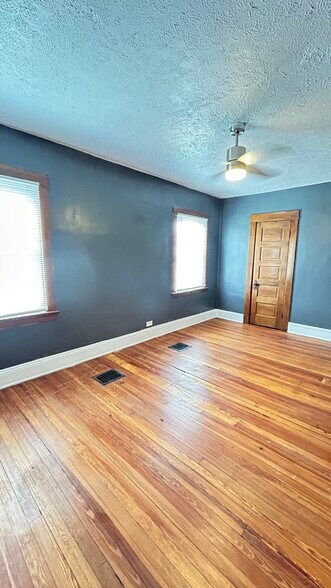 Building Photo - 4288 E 128th St