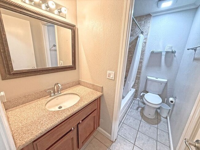 Building Photo - 1808 Loch Ness Way