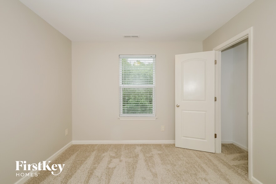 Building Photo - 913 Bolivia Dr