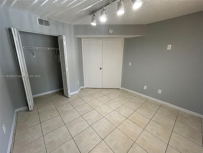 Building Photo - 4015 W McNab Rd