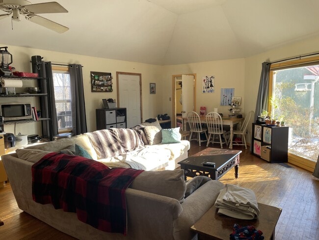 Building Photo - 484 Dry Bridge Rd