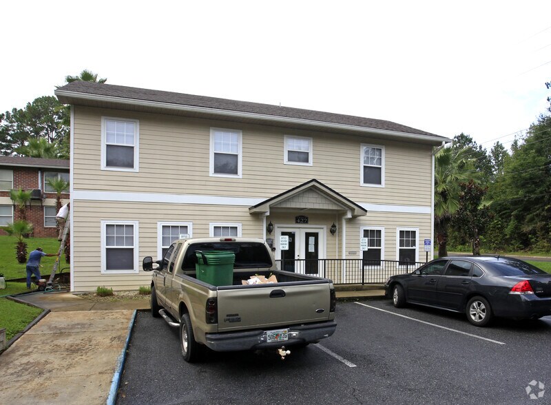 Gadsden Arms Apartments 427 S Stewart St Quincy FL 32351 Apartment