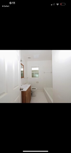 Building Photo - 1682 Alta Vista Ave