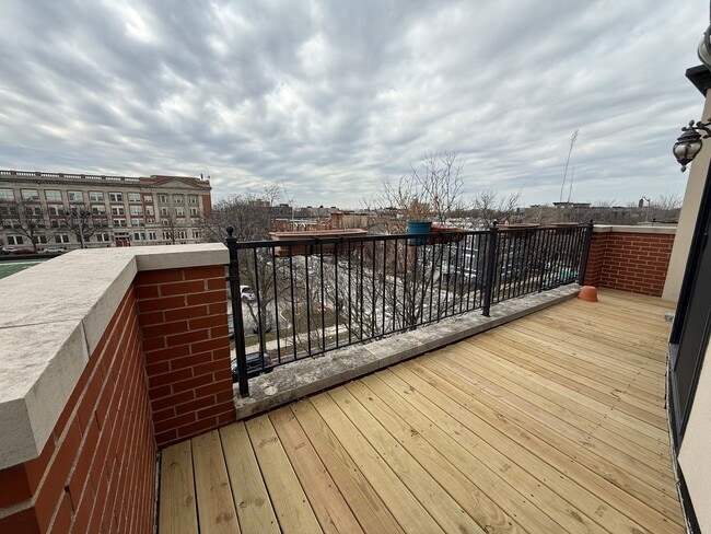 Building Photo - 301 S Leavitt St