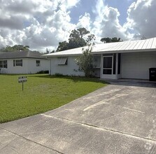 Building Photo - 2427 NW Holiday Ct