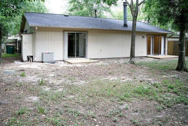Building Photo - 9 Wolfhound Ln