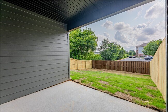 Building Photo - 1607 SW Casuarina Dr
