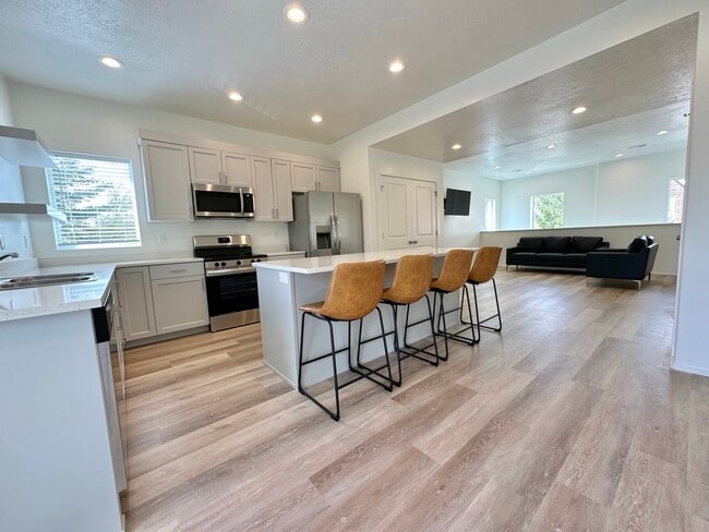 Building Photo - The Main