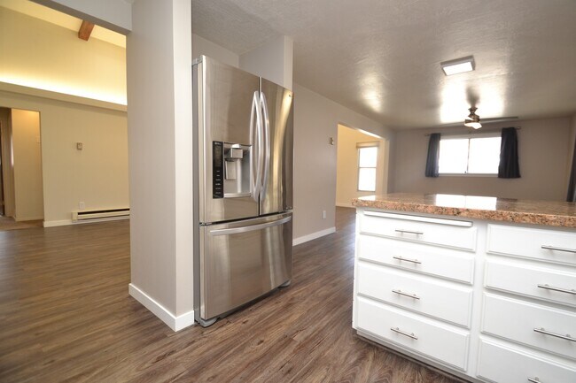 Building Photo - Awesome 5 bed 3 bath Home in Murray!!!