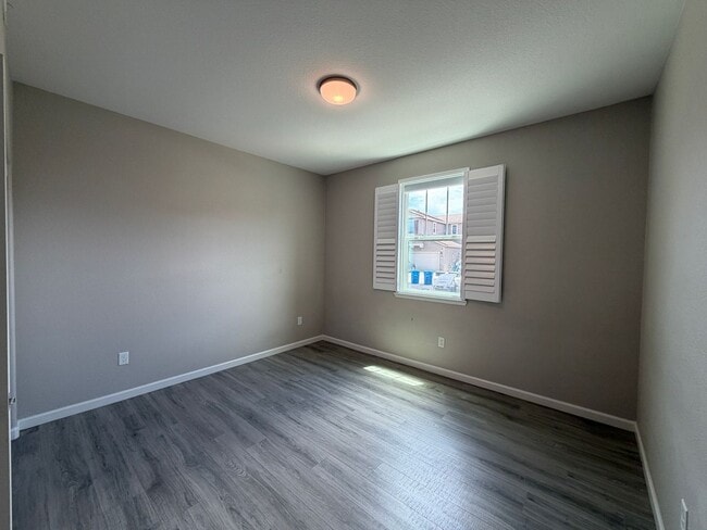 Building Photo - 700 Apricot Cir