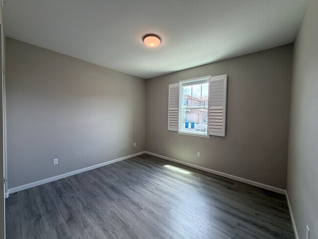 Building Photo - Welcome to 700 Apricot! Located in the heart of Vacaville.