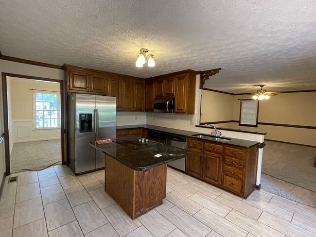 Building Photo - 403 Coach Hovis Dr