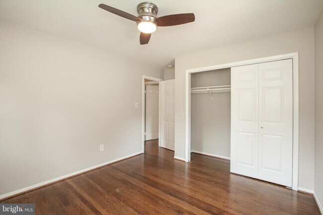 Building Photo - 2533 Hillsman St