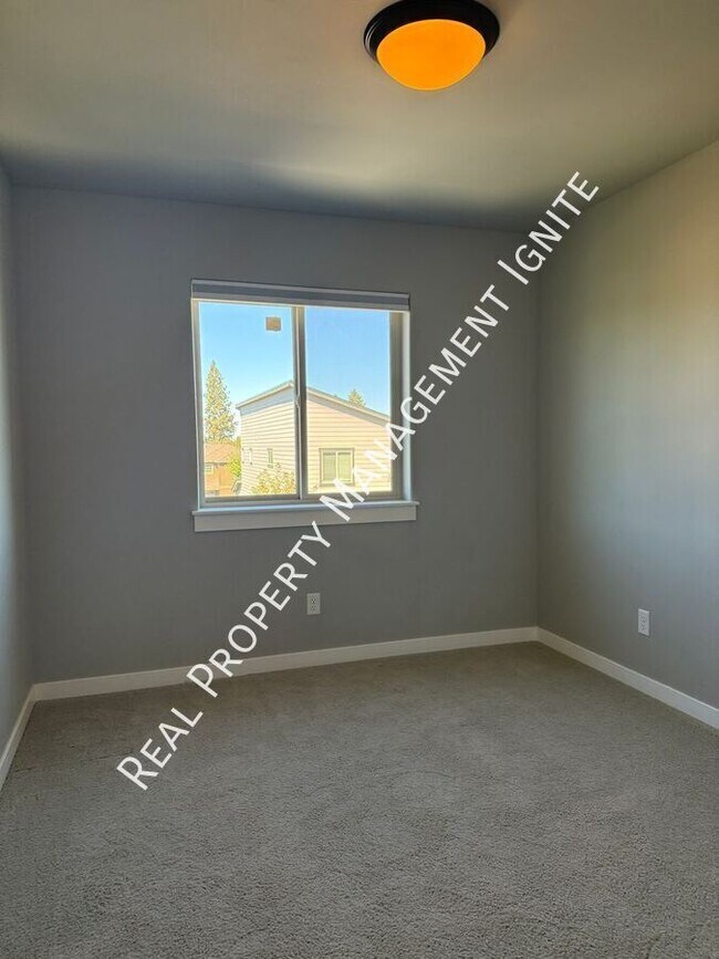 Building Photo - 20844 SE Sunniberg Ln
