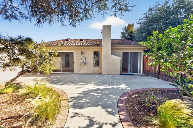 Building Photo - Remodeled, Single-Level, End-Unit Condo in Irvine