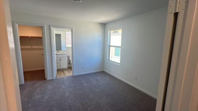 Building Photo - 21469 Thomas Ct