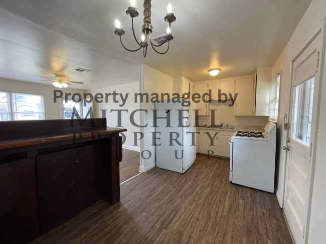 Building Photo - Welcome to 1948 S Marrs! Cute 3 bedrooms a...