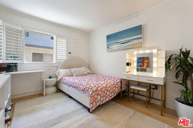 Building Photo - 4733 La Villa Marina