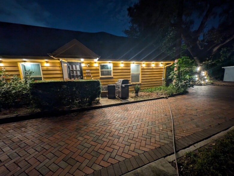 Building Photo - 557 Wilkie St