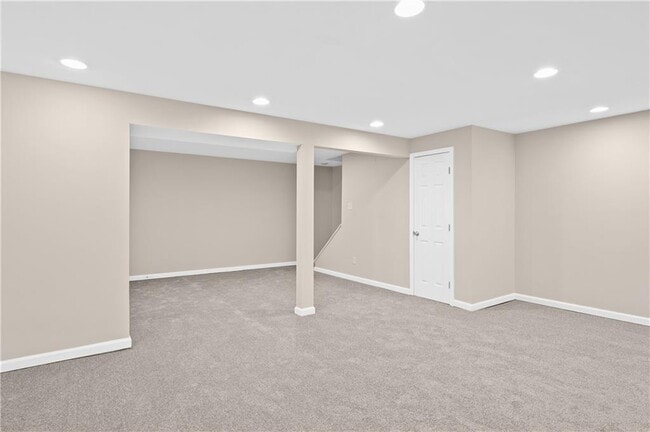 Building Photo - 410 Wedgewood Way