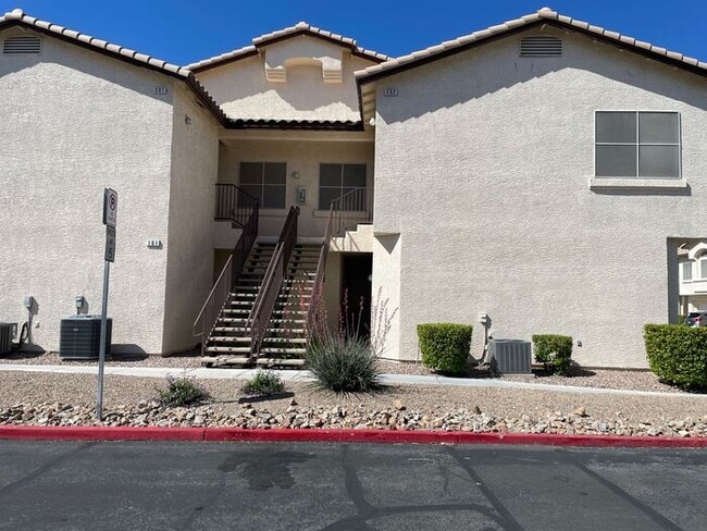 Building Photo - This property has been shown before and will be rented to the first most qualified applicant. To ...
