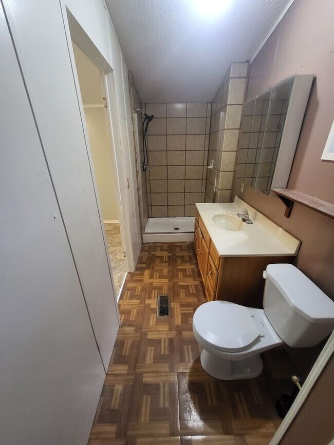 Building Photo - Charming 2BR / 2BA Home in Quiet Silver Springs Neighborhood