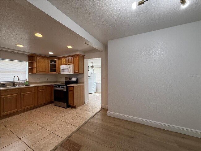 Building Photo - 524 N Lakemont Ave