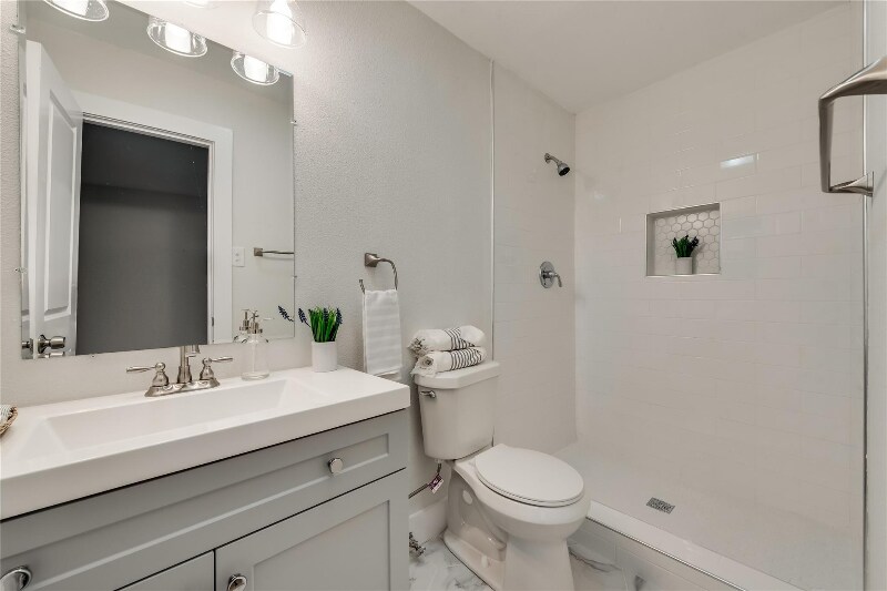 Building Photo - 1506 Hillcrest Dr