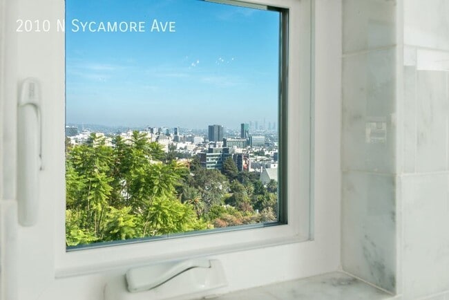 Building Photo - 2010 N Sycamore Ave