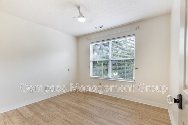 Building Photo - 1136 Paxton Dr
