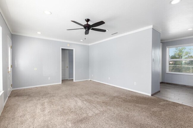 Building Photo - 4804 Iroquois Ave