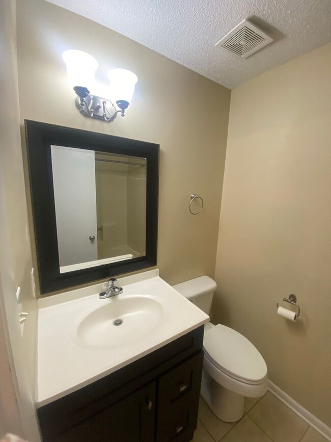 Building Photo - RENT SPECIAL 1/2 OFF 1ST MONTHS RENT IF MO...