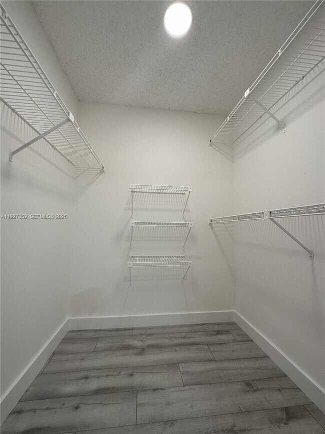 Building Photo - 601 Ives Dairy Rd