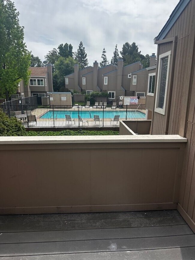 Building Photo - Beautifully remodeled 2 bedroom & 1 bath unit in the heart of Concord