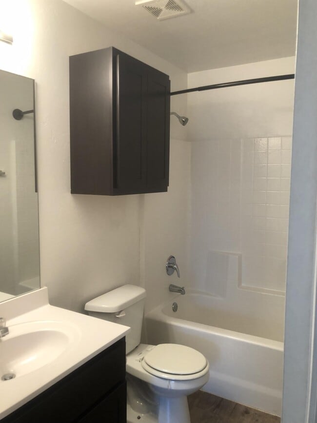 Building Photo - 3400 SE 94th St