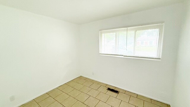 Building Photo - WEST SIDE 3 BEDROOM RANCH HOME AVAILABLE NOW!