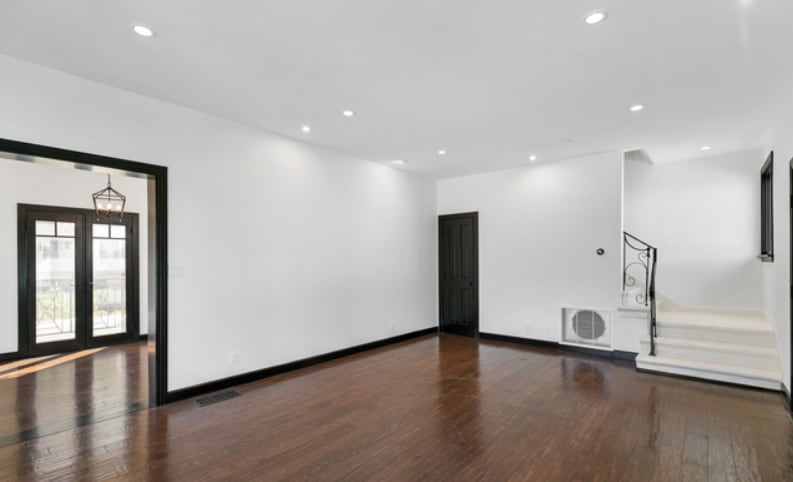 Building Photo - 1307 S Beverly Glen Blvd