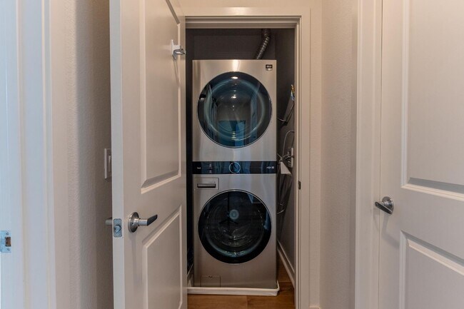 Building Photo - Otay Ranch Two Weeks FREE  3 bd /2 ba Newer Condo w Garage, Laundry + More!