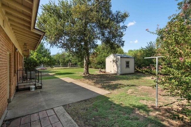 Building Photo - 4300 Hughes Dr