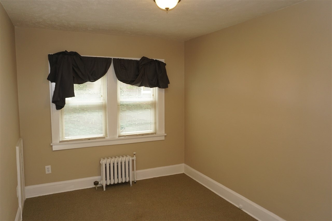 Building Photo - 1913 Douglas St