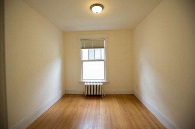 Building Photo - Dubois Apartments - 2 bedrooms